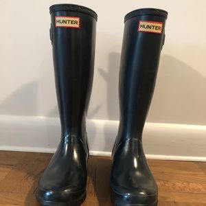 Very lightly worn Hunter rain boots in size 5